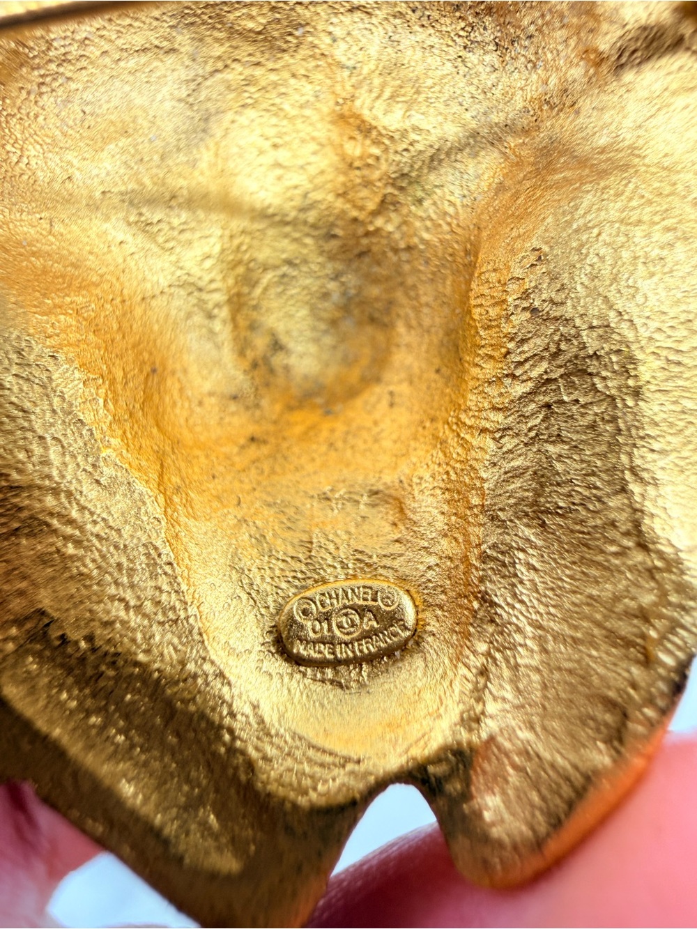 Chanel Vintage 2001 Leopard Head Black Crystals Logo CC Gold Brooch - Picture 5 of 10